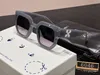 Occhiali da sole firmati di moda Occhiali polarizzati Tonalità esterne PC Farme Moda classica da donna Specchi per occhiali da sole di lusso per donna Uomo