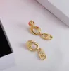 Pendientes de tuerca de diseñador para mujer, tachuelas de diamantes, tachuelas de cristal rosa de lujo con letras en v para niña, joyería de moda, regalo de aniversario