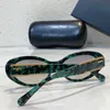 Sonnenbrille 2024 Ovale Sonnenbrille Frauen Designer heiß verkauft Brand Green Cat Eye Frame Outdoor -Reise Sonnenbrille 5515L2404