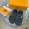 Designer tofflor mysiga komfort tofflor män kvinnor enkla sandaler platt sandaler läder mulor sandaler justerbara remslipper klassiska flip-flops