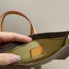 Borsa a secchiello con fiori vecchi Borsa in tela rivestita Cinghie in pelle Fondo con cerniera staccabile Portafoglio con cerniera Borse da donna Borsa classica Tasca tote retrò