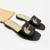2024 sandálias de designer de alta qualidade mulheres slides interlocking cut-out sapatos senhora flip flops deslizamento em chinelos de luxo g famosos apartamentos sapatos plataforma couro genuíno