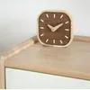 Bureau Tafelklokken Creatief Zwart Walnoot Massief Houten Kleine Tafelklok Scandinavische Minimalistische Stijl Slaapkamer Nachtkastje Kantoordecoratie Stille Klok ZE187 YQ240118