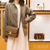 Teen triomphes Borsa di design in pelle di lusso Porta trionfale Strato di testa Pelle bovina Borsa a tracolla con croce in oro nero Borsa da donna 2024 Versatile One Tofu di alta qualità Piccola piazza