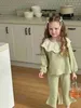 Pękama 2024 Spring New Girls Lace Tops + Flear Pants 2PCS SUT SIMNE LDREN Zestaw ubrania z długim rękawem