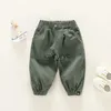 Byxor 2024 Spring New Baby Loose Cotton Toddler Boys Solid Casual Pants Infant Girl Fashion Harem LDREN KLÄDER H240508