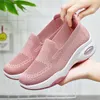 GAI 2024 Vinterkvinnor Skor Vandring Running Soft Casual Flat Shoes Versatile Black White Pink Lightweight Trainers Thick Bottom Stor storlek 36-41