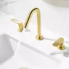 Rubinetti per lavandino del bagno Rubinetto in ottone di alta qualità di moda Rubinetto per lavabo a 3 fori e 2 maniglie Rubinetto per lavabo in rame massiccio spazzolato oro