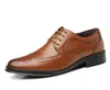 Nouveaux hommes chaussures mode tendance couleur unie PU classique creux sculpté dentelle confortable affaires chaussures Oxford décontractées