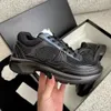 امرأة مصممة تشغيل مزدوجة CC Sneaker منصة الحذاء المدرب لباس الجلود حذاء فاخر أبي سبورت سبورت حذاء حذاء عاكس القماش العاكس من جلد الغزال أحذية أسود وردي