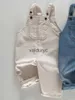 Overalls 2024 Frühling neuer Baby ärmellose Denim Strampler Neugeborenen Jungen süßer Taschenupton Kleinkind Girl Solid Overalls LDREN Kleidung H240508