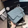 Camellia Patroon Ontwerper Dames Denim Klassieke Flap Bag Zilver Hardware Liefde Hart Gesp Metalen Ketting 25cm Blauw Medium Schouder Cross Body Handtas Zacht Luxe Portemonnee