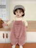 Jumpsuits 2023 Winter New Baby Girl Sleeveless Romper Plus Velvet Thick Girls Plush Overalls Infant Warm Strap Jumpsuit Baby Girl Clothes H240508