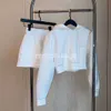 Koszulki dresowe dla kobiet Dwuczęściowa sukienka Spring 23ss Owewear Casual Style Budge Lady Slim Bluies Tees Dzianin Koszulka