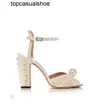 JC Jimmynessità Choo Women Dress Designer Shoe Sandal Shoe Sandal Luxury Sacora Peep Toe Pumpe Wedding White Pearl Hollow Words Filla Sandali femmine con scatola 35-43