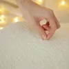 ミニマリズムリビングルームカーペットふわふわ白いぬいぐるみ不規則な形状ベッドルーム敷物ラウンジアンチススキッドコーヒーテーブルマットカスタマイズ240117