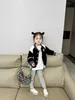 جاكيتات 2024 ربيع جديد طفل طويل الأكمام الطويلة معطف غير رسمي خطاب تطريز الأزياء متعددة الاستخدامات السترة أطفال طفل البيسبول الزي الموحد H240508