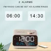 Mordern FM Radio LED Alam Clock for Bedside Wake Up。温度温度計湿度湿度計を備えたデジタルテーブルカレンダー。 240118