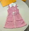 Varumärkesflicka klänning ärmlös barn kjol storlek 110-160 designer vit lapel baby klänningar snörning midja design barn frock jan20