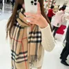 2024 Fashion Classics Major Suit New Top Women Man Designer Scarf Fashion Brand 100% Cashmere Scarves for Winter and Long Wraps storlek Julklapp