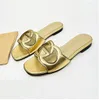 2024 sandálias de designer de alta qualidade mulheres slides interlocking cut-out sapatos senhora flip flops deslizamento em chinelos de luxo g famosos apartamentos sapatos plataforma couro genuíno