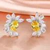 Pendientes de tuerca 2024 elegantes blancos/amarillos con circonita cúbica brillante, joyería ostentosa para boda para mujer, joyería delicada para las orejas