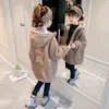 女の子のフード付きセーターの子供用ジャケット春と冬の子供用ジャケットの子供用服は、厚いベルベット240118の2つのピース