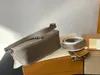 Neue frühe Frühlingskollektion Frau Baguette echte Leder -Umhängetaschen Luxurys Klappen bestickter Schultergurt Crossbody Classic geprägte Designer -Achselhöhle Rücken