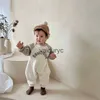 Rompers Pullover 2024 Spring New Baby Long Sleeve Sliose Romanper Boy Girl Lettera di moda Nita Nato Casa Cash Casual Cash Abiti per neonati 0-24M H240508