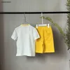 Nuevos chándales para bebés, traje de manga corta para niños, talla 90-150, camiseta de diseño con cuello redondo para niños y pantalones cortos con decoración de bolsillo, 20 de enero