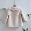 2023 nuove giacche e giacche per ragazze per bambini dolce pelliccia artificiale caldo e velluto spesso cappotto di lana invernale lana per esterni abbigliamento per bambini 240118