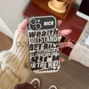 Étuis de téléphone portable Graffiti Black Silver Letter Phone Case pour iPhone 15 13 12 14 Pro Max 11 Creative Lens Protection Cover Boy Soft Leather Shell J240118