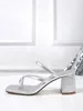 Sandaler kan bäras utanför tjock klackband silver fyrkantig sexig enkel arbetskarriär generösa kvinnliga tofflor