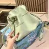 High-End-Puzzles-Designertasche. Einzelne Schultertasche. Lowee-Damentasche Top-Leder. Lucky Mini-Umhängetasche mit Kordelzug