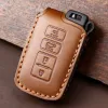 Bil Nyckelfodral Cover Leather FOB Keyring Pouch för Toyota 2012 Camry Yaris Rav 4 CHR Highlander Izoa Keychain Holder Accessories