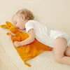 Filtar 2 st född baby lugnande handduk säkerhet filt mjuk bomull komfort haklapp flera färger söt docka sömn kudde kudde