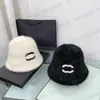 Cappello per capelli di coniglio di design versatile per le donne Autunno e inverno Berretti da pescatore in peluche Cappelli a secchiello Mantieni caldo il berretto da bacino Tendenza alla moda