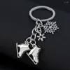 Keychains Trendy 1 par Skate Shoes Snowflake Hängen Keychain för skridskointusiaster Vinter Keyring Sliver Color Metal Gift