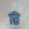 ROMPERS 2023 Sommer Neues Baby Kurzärmel Revers Pocket Strampler Neugeborenes Kind lässig Denim Jumpsuit für Jungen Mädchen Kleinkind Jeans Kleidung H240508