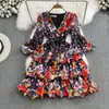 Casual Dresses Summer Semester Semester Multi Layered Cascading Cake Dress Women V-Neck Flare ärmar Floral Print Ruffles Mini Vestidos 6992