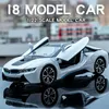 Voiture électrique/RC 1/24 Simulation I8 modèle de voiture en alliage moulé sous pression ornement en métal lumière sonore fonction de retrait Collection garçons jouets cadeaux pour enfants L231223