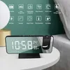 Digitale LED-wekker Tafelhorloge Elektronische desktopklokken USB Wakker worden FM-radio Tijdprojector Snooze-functie 2 Alarm 240118