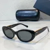 Sonnenbrille 2024 Ovale Sonnenbrille Frauen Designer heiß verkauft Brand Green Cat Eye Frame Outdoor -Reise Sonnenbrille 5515L2404