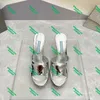 Terlik Tasarımcı Kadınların Yüksek Kaliteli Üçgen Ayakkabı Klasik Sıradan Ayakkabı Kadın Terlik Çok Molor Moda Orijinal Deri Yüksek Topuklu Düz Ayakkabılar Dantel Kutu 9.5