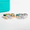 Anéis de banda AnuJewel 2ct D Cor Moissanite Diamante 18K Amarelo Banhado A Ouro Solitaire Mulher RMan RJewelry Atacado J240118