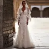 Robes de mariée sirène élégantes en perles, dos nu, en dentelle, manches longues, décolleté en V transparent, traîne de balayage, en Tulle