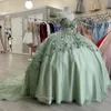 薄緑色の3dfloral Quinceaneraドレスボールガウン女性用Tulle Vestidos de 15オフショルダープロムドレス電車の甘い16ドレス