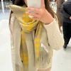 2024 Fashion Classics Major Suit New Top Women Man Designer Scarf Fashion Brand 100% Cashmere Scarves for Winter and Long Wraps storlek Julklapp