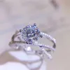 Кольца Huitan New Fancy Cross Rings для женщин Нежные свадебные WeddRwith блестящие кристаллы с кубическим цирконием Женские эффектные украшения J240118