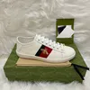 Designerskie buty z pudełkiem Buty swobodne pszczoły Ace Sneakers niskie męskie buty damskie Wysokiej jakości tygrys haftowe czarne zielone zielone czerwone żółte paski spacery